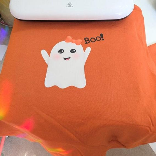 Expressives Porträt einer Frau auf Leinwand mit goldenen Akzenten und Schriftzug Let It Go