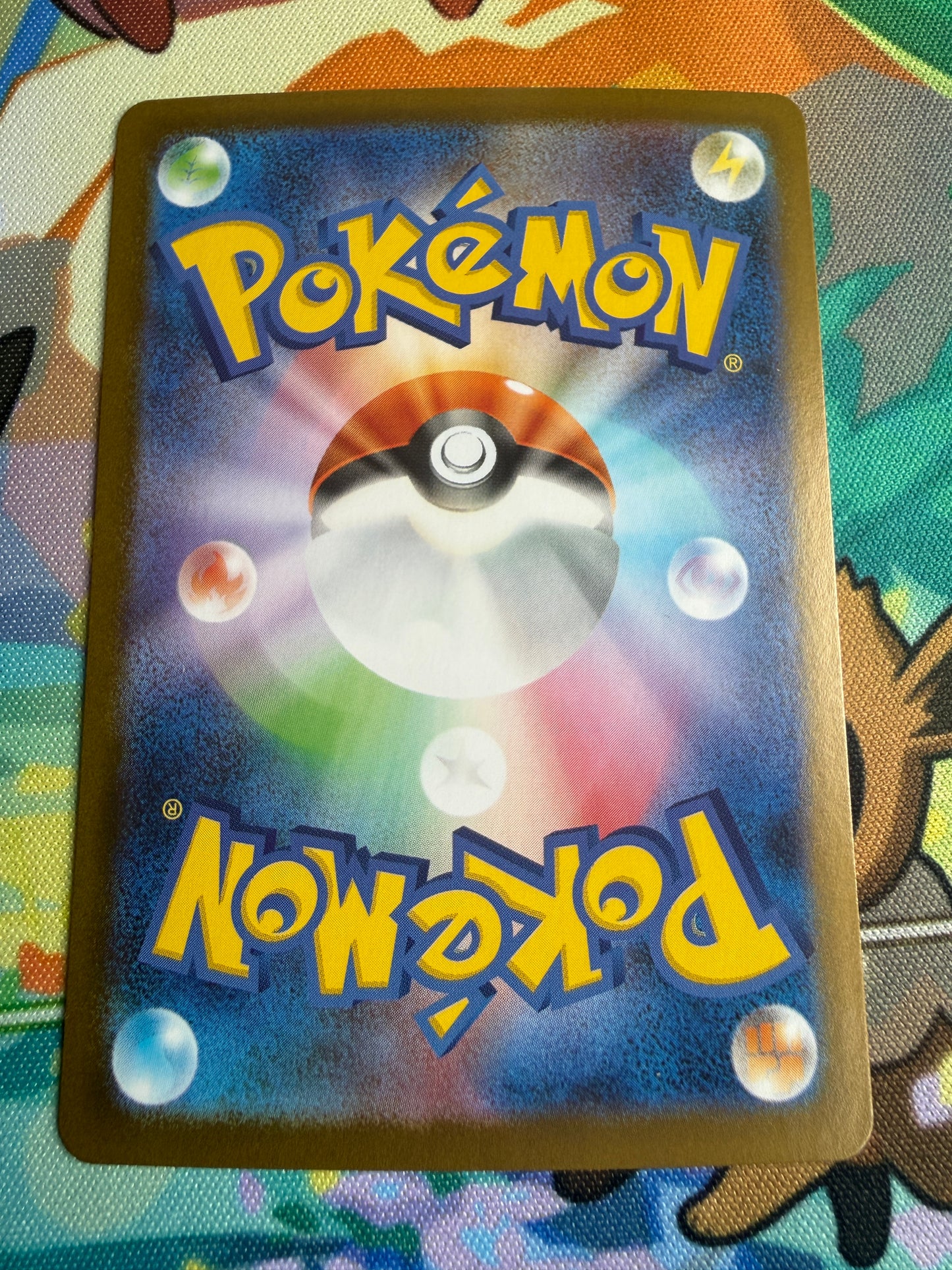 Nahaufnahme der Leinwandstruktur mit pinkem Schriftzug Let It Go