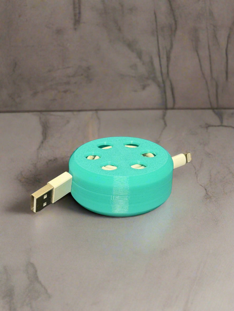 Strukturdetail der Leinwand mit expressiver Farbbewegung